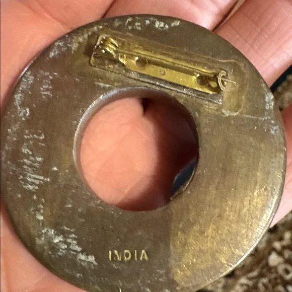 VINTAGE GENUINE INLAY AGATE BRASS BACKING MADE IN INDIA DONUT SHAPED 2.3" BROOCH - Picture 3 of 9